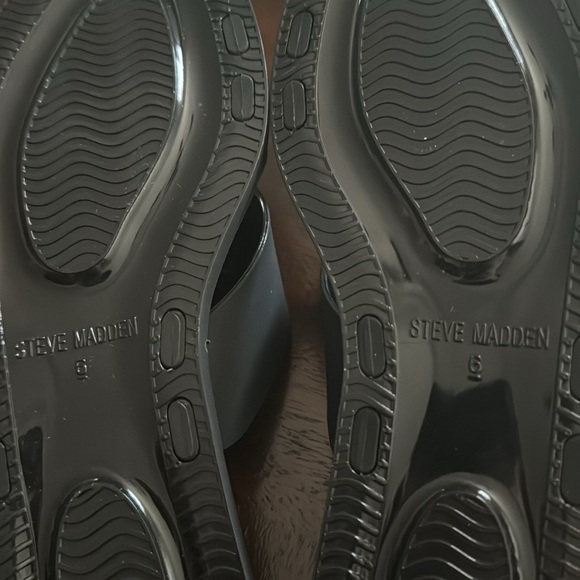 NEW Steve Madden Black Sandals - Picture 4 of 4